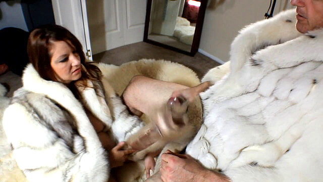 Fur Fetish Queen, Pelz, Fur Coats Destroy - Matureclub.com